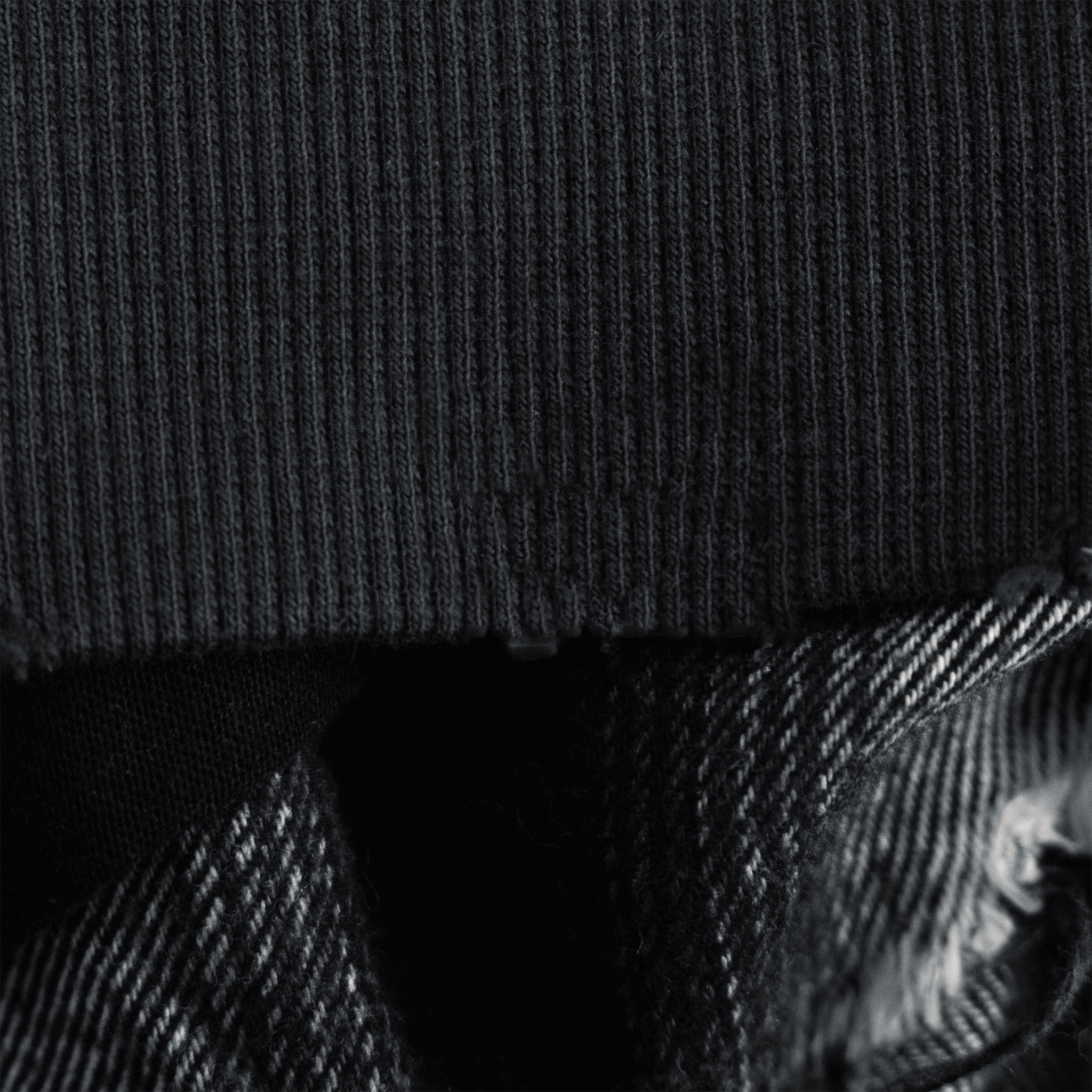 VINTAGE BLACK LAYERED CREWNECK