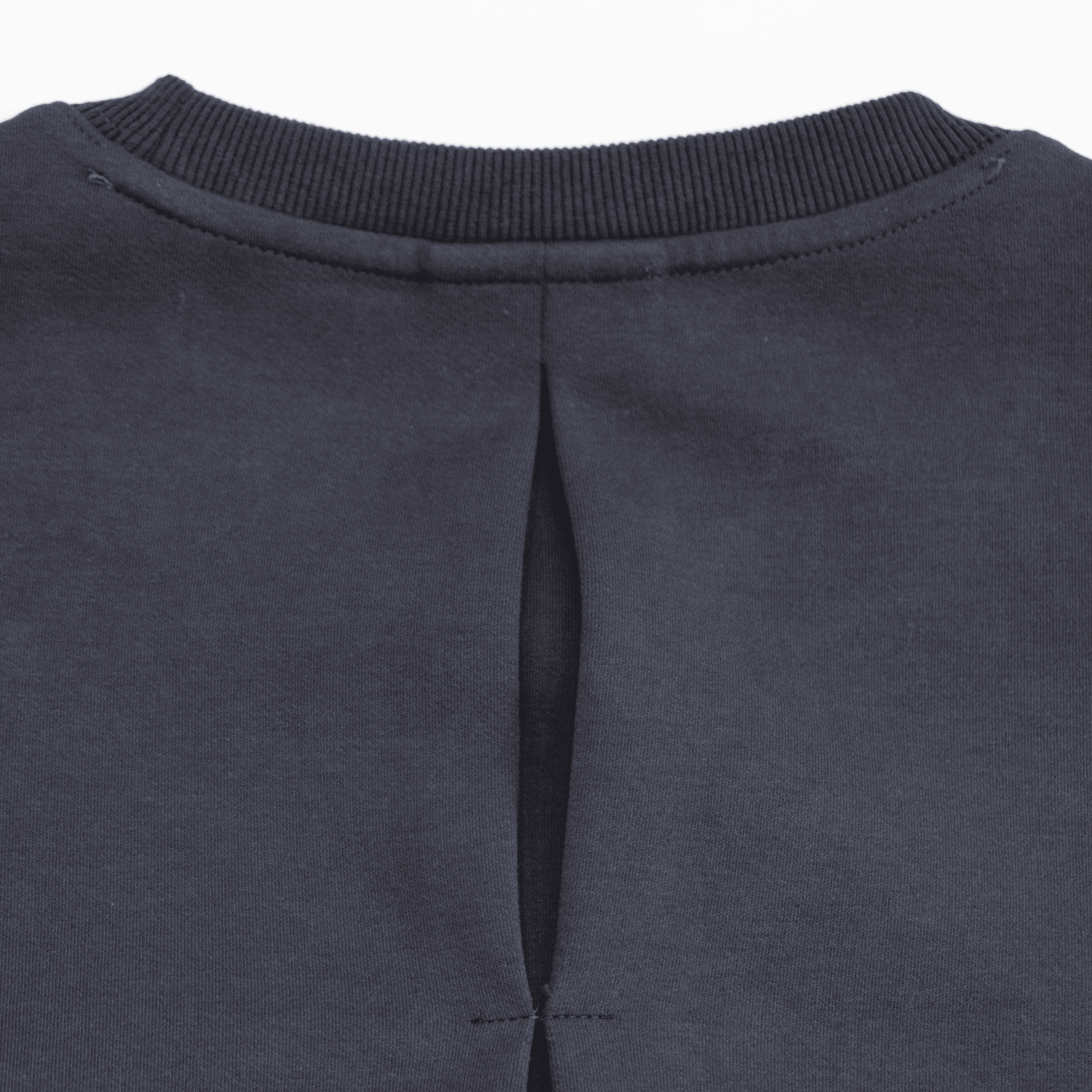 VINTAGE BLACK PLEAT CREWNECK