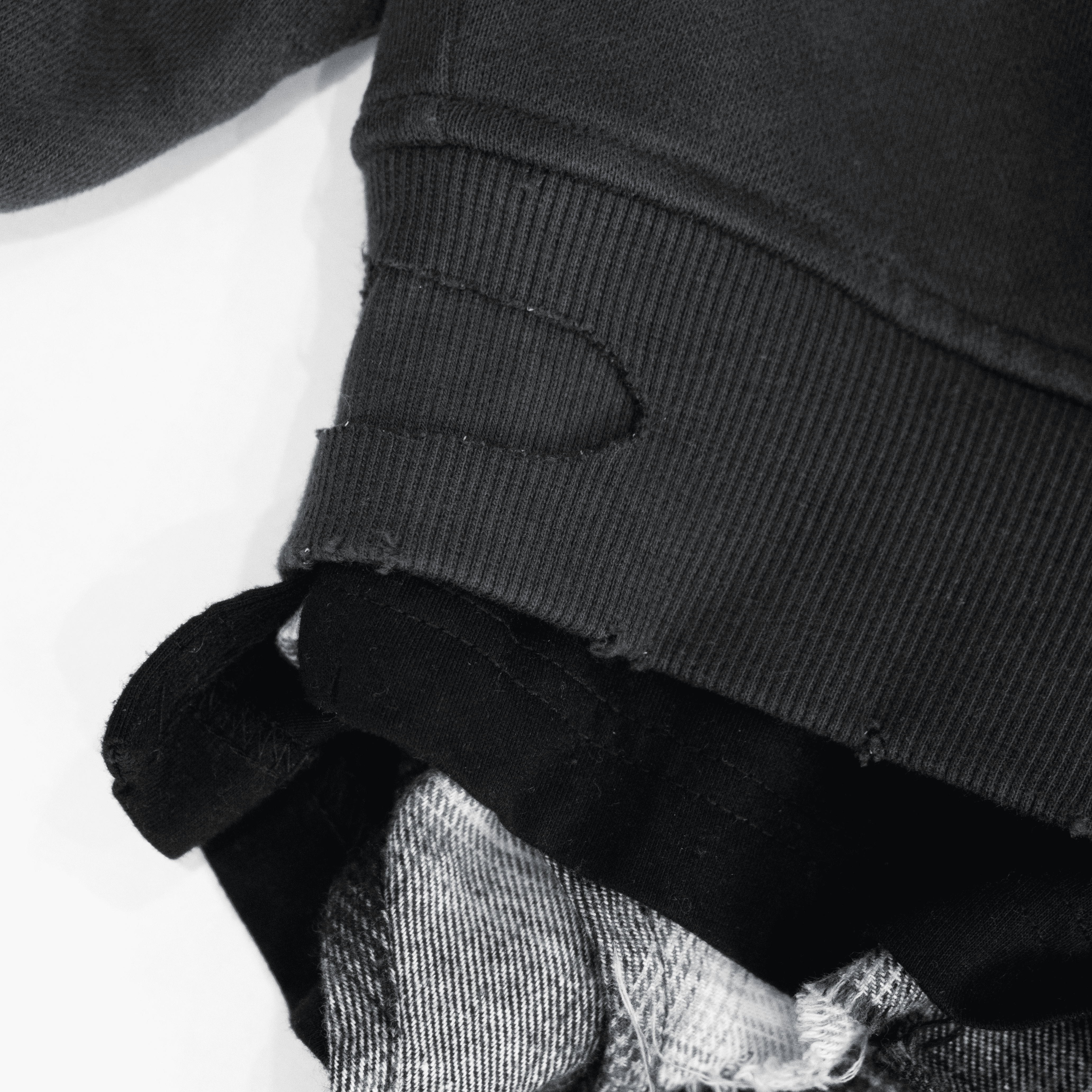 VINTAGE BLACK LAYERED CREWNECK